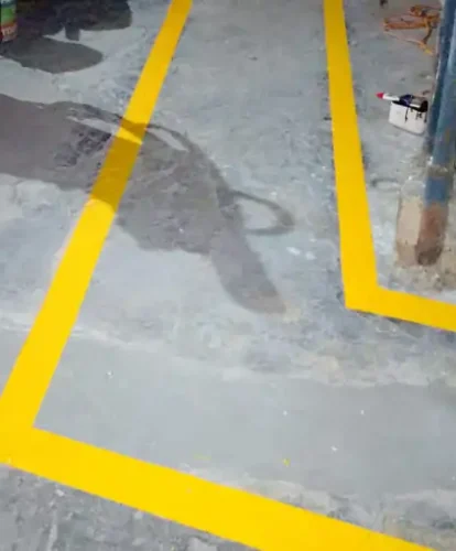 Pintado Líneas Amarillas en Patio Principal - Cumplimiento normativo y adecuaciones