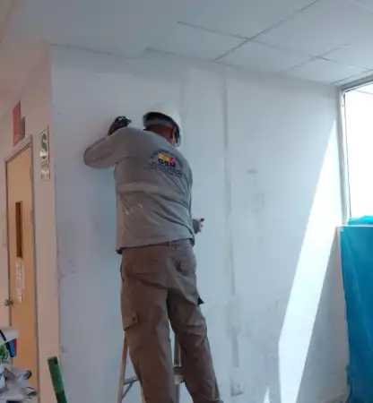 Retiro de Vinil, Saneamiento de Pared y Pintado – Piso 13 - Infraestructura y acabados