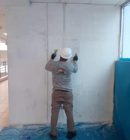 Retiro de Vinil, Saneamiento de Pared y Pintado – Piso 13 - Infraestructura y acabados