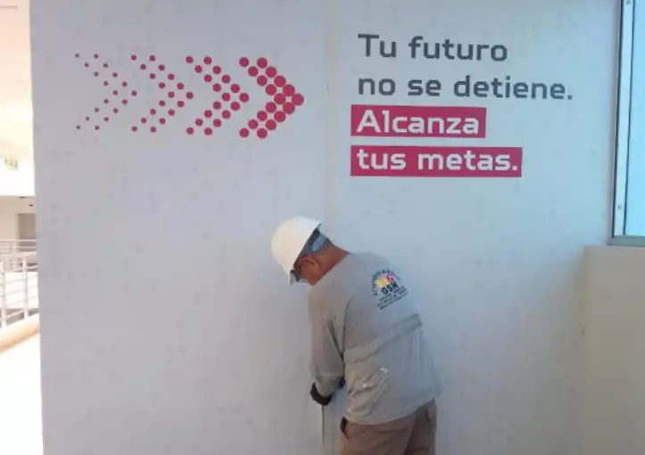 Retiro de Vinil, Saneamiento de Pared y Pintado – Piso 13 - Infraestructura y acabados
